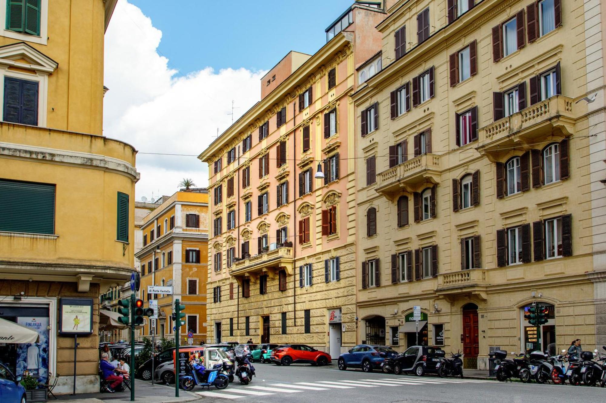 Porta Castello Charme, Rome